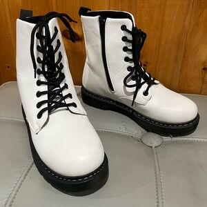 Women’s Ankle boots. Ardene brand. Lace up with side zippers. Size 6